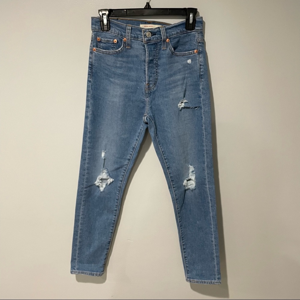 Levi’s Wedgie Skinny Jeans Distressed Size 26